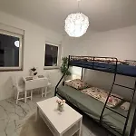 Cologne 20 Min Tram 1 Min, Niederdorla