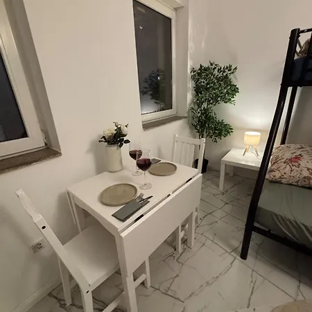 Cologne 20 Min Tram 1 Min, * Niederdorla