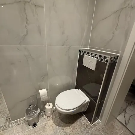 Apartment Cologne 20 Min Tram 1 Min, *