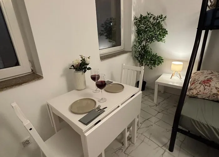 Cologne 20 Min Tram 1 Min, * Niederdorla