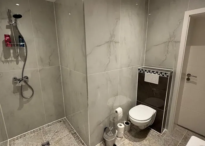 Cologne 20 Min Tram 1 Min, * Niederdorla