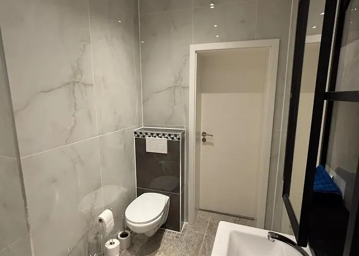 Cologne 20 Min Tram 1 Min, Niederdorla