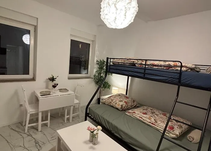 Cologne 20 Min Tram 1 Min, Niederdorla